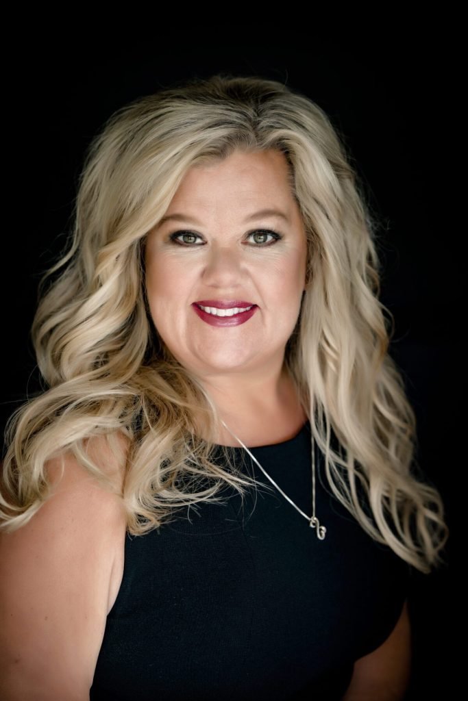 Julie Whitt, real estate agent alabama